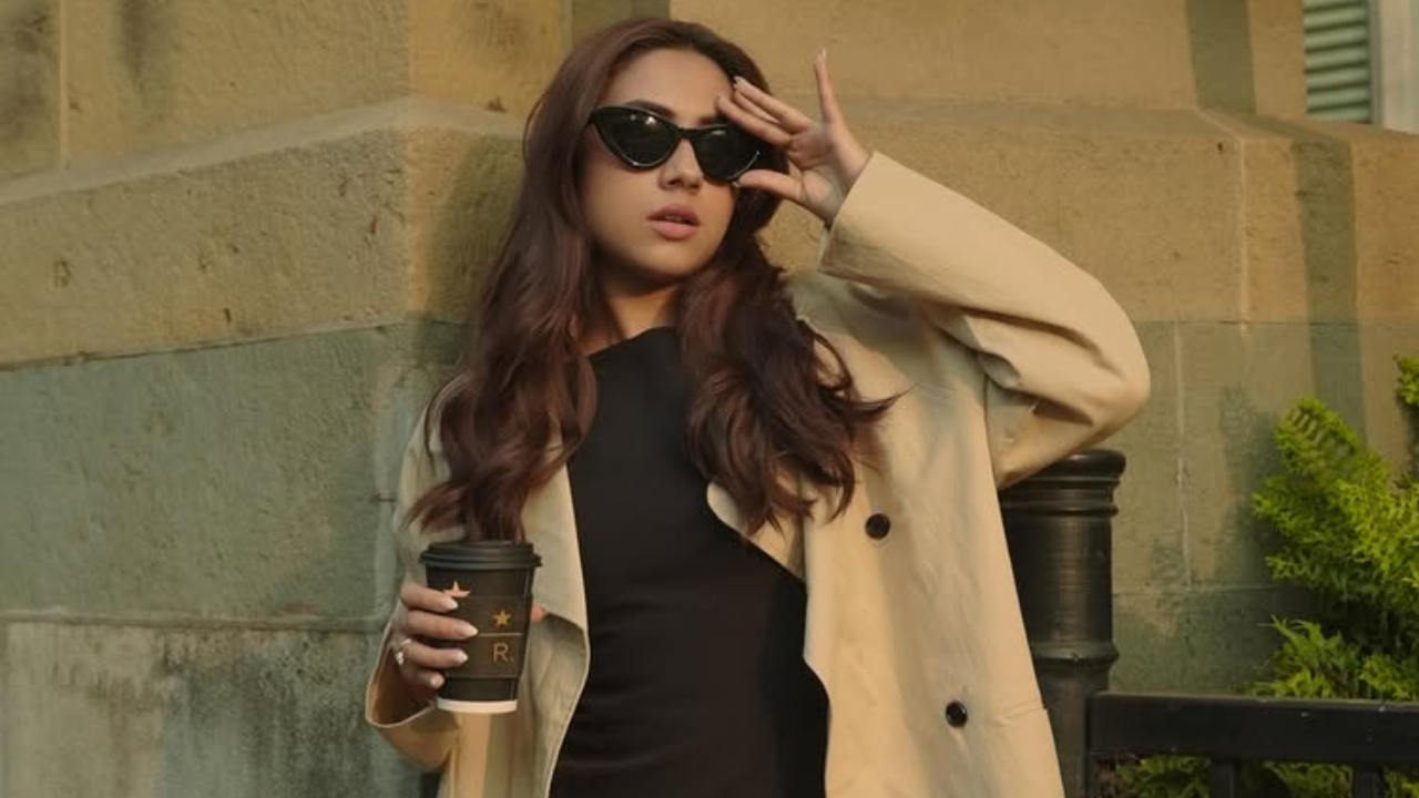 Reem Sameer Serves Effortless Street Style in a Chic Black Dress and Beige Trench Coat 984614