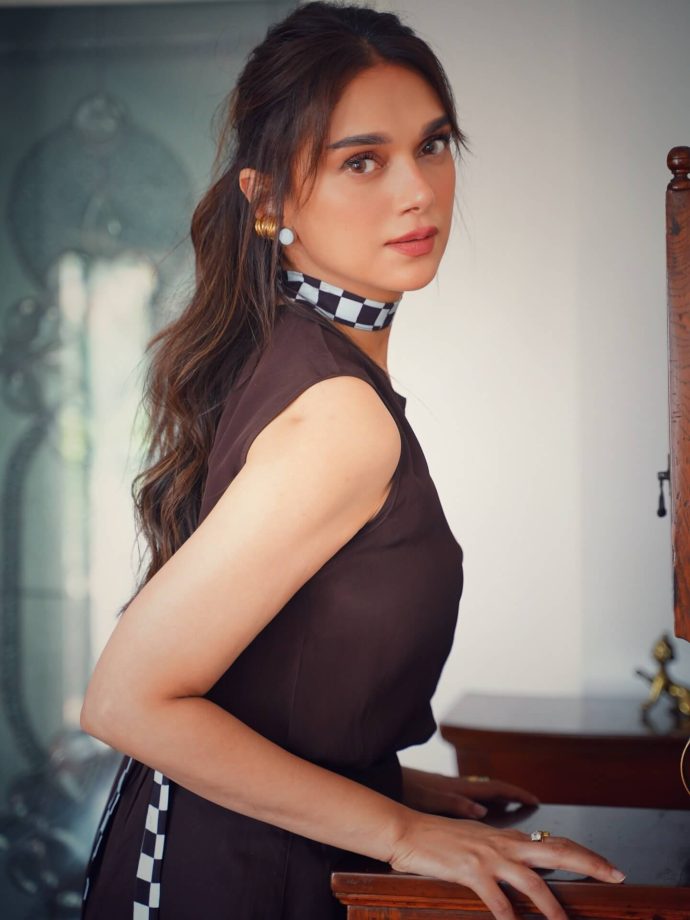 Aditi Rao Hydari Keeps It Elegant and Unusual in a Monochrome Statement Outfit 982678