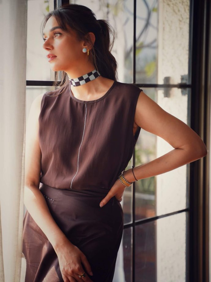 Aditi Rao Hydari Keeps It Elegant and Unusual in a Monochrome Statement Outfit 982680