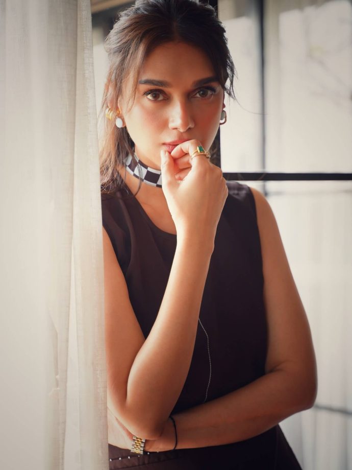 Aditi Rao Hydari Keeps It Elegant and Unusual in a Monochrome Statement Outfit 982681