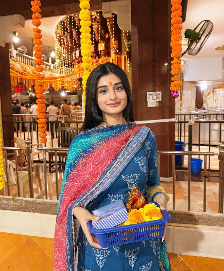 After MMS Controversy, Payal Gaming Starts 2026 With Divine Energy Seeking Blessings At Siddhivinayak Temple 981985