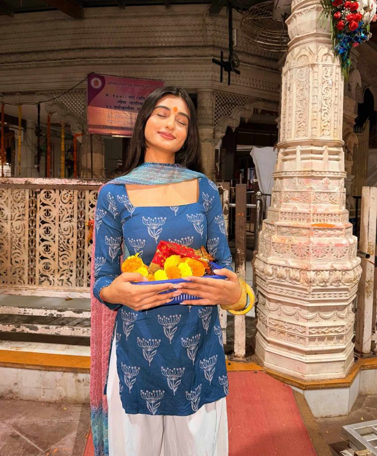 After MMS Controversy, Payal Gaming Starts 2026 With Divine Energy Seeking Blessings At Siddhivinayak Temple 981986