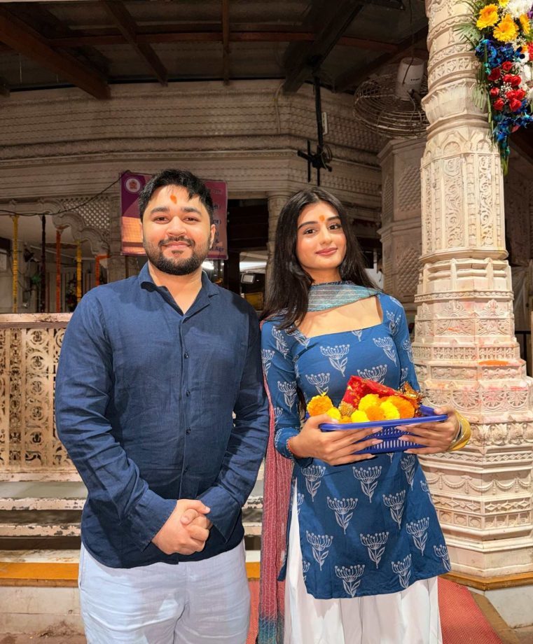 After MMS Controversy, Payal Gaming Starts 2026 With Divine Energy Seeking Blessings At Siddhivinayak Temple 981987