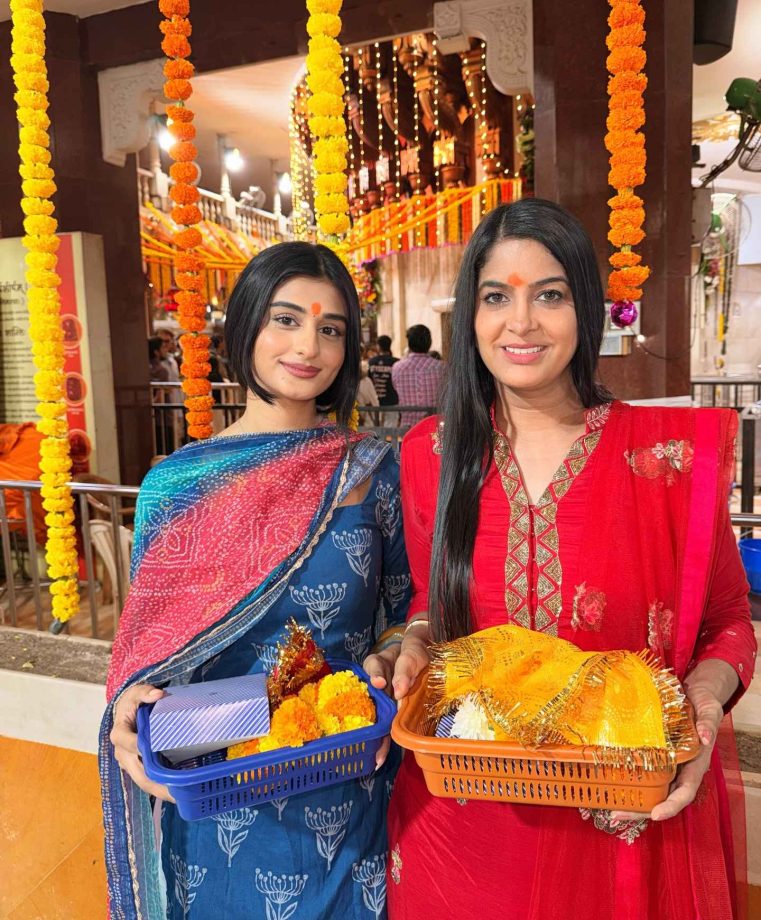 After MMS Controversy, Payal Gaming Starts 2026 With Divine Energy Seeking Blessings At Siddhivinayak Temple 981983