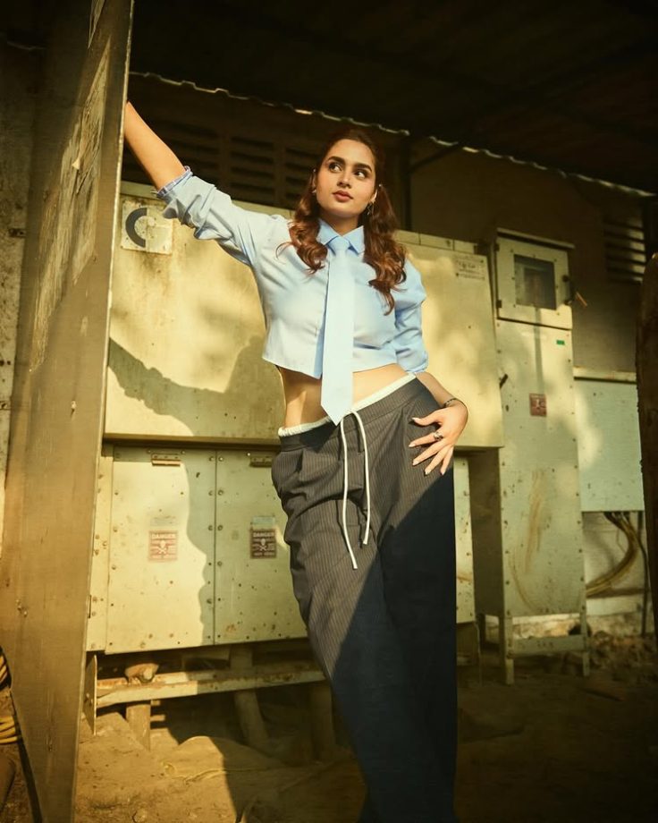 Ayesha Khan Turns Heads With a Cool and Confident Street-Style Look 985282