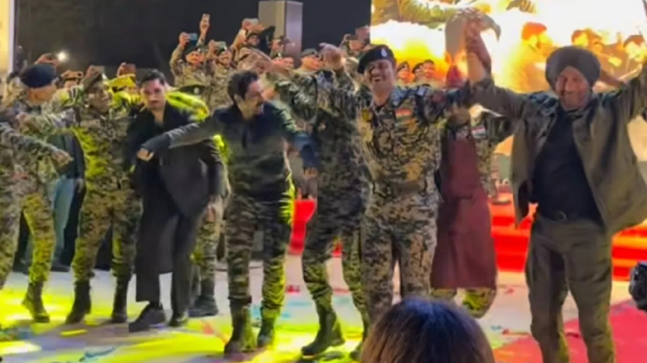 Border 2: Sunny Deol, Varun Dhawan and others go on footloose with BSF Jawans 981761