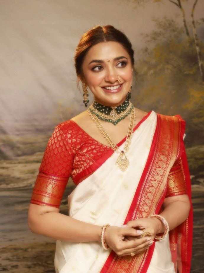 Decoding Bigg Boss OTT 2 Fame Jiya Shankar's Maharashtrian Look In Red-White Saree - See Pics 983245