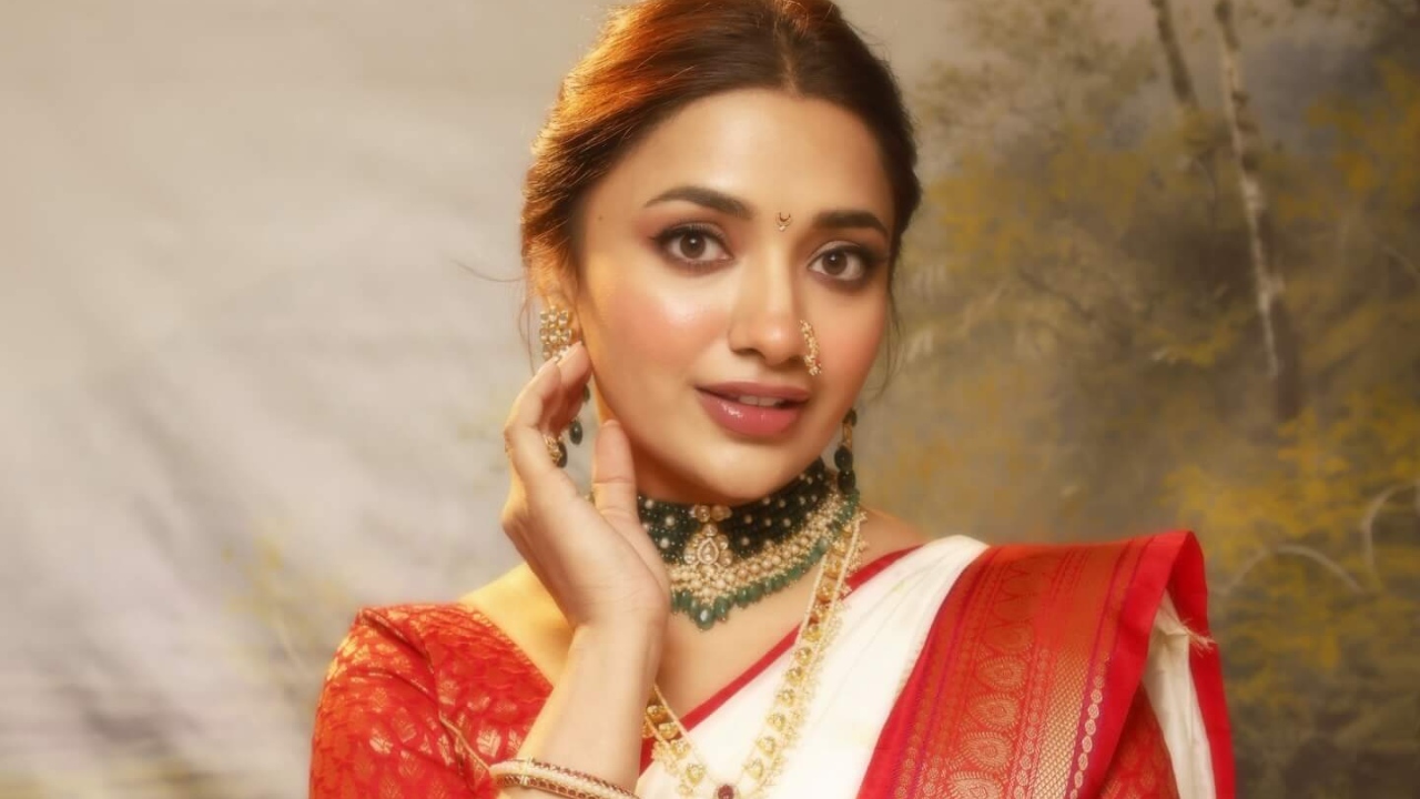 Decoding Bigg Boss OTT 2 Fame Jiya Shankar's Maharashtrian Look In Red-White Saree - See Pics 983246