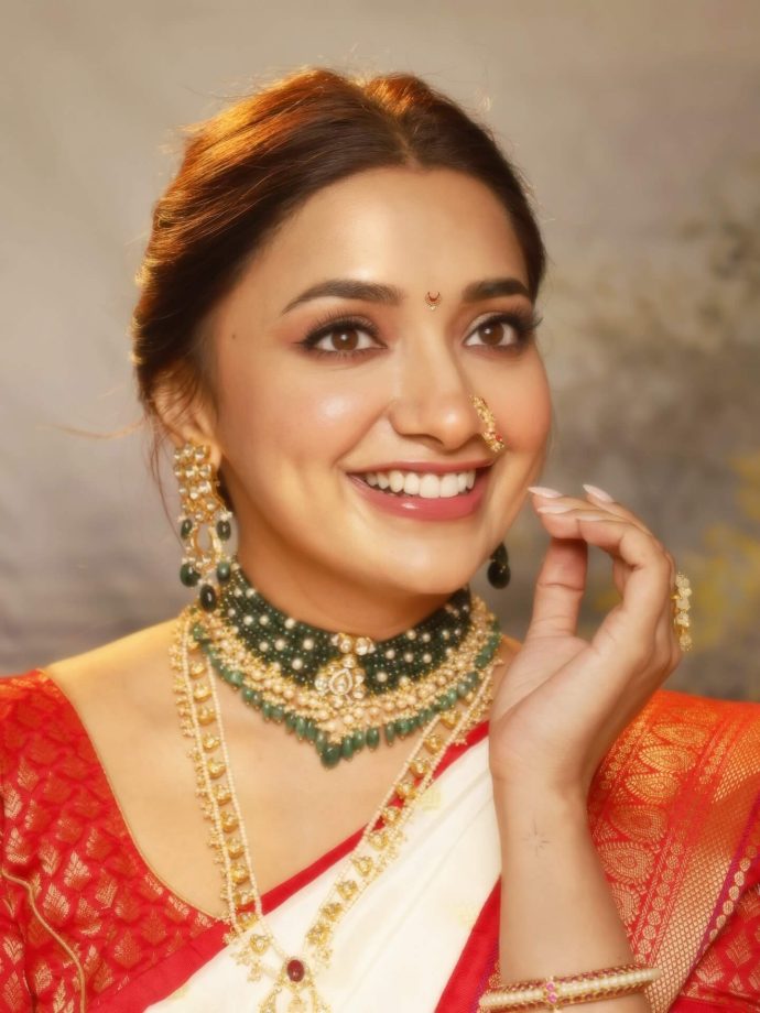 Decoding Bigg Boss OTT 2 Fame Jiya Shankar's Maharashtrian Look In Red-White Saree - See Pics 983236