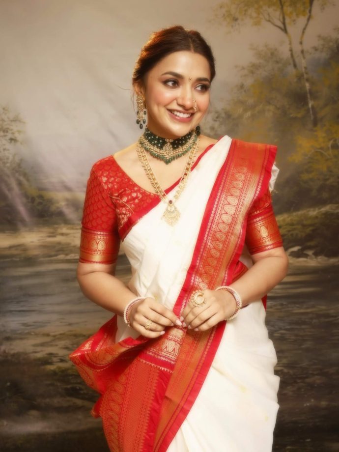Decoding Bigg Boss OTT 2 Fame Jiya Shankar's Maharashtrian Look In Red-White Saree - See Pics 983235