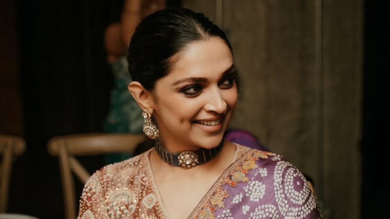 Deepika Padukone Brings Timeless Charm in a Bandhani Saree with a Contrast Blouse 984961