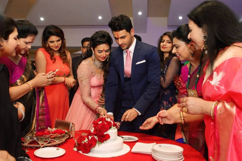 Divyanka Tripathi Celebrates 10th Engagement Anniversary With Vivek Dahiya, Says, 