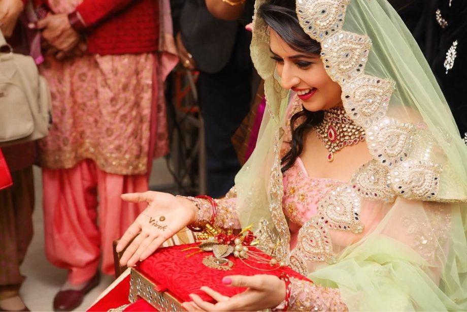 Divyanka Tripathi Celebrates 10th Engagement Anniversary With Vivek Dahiya, Says, 