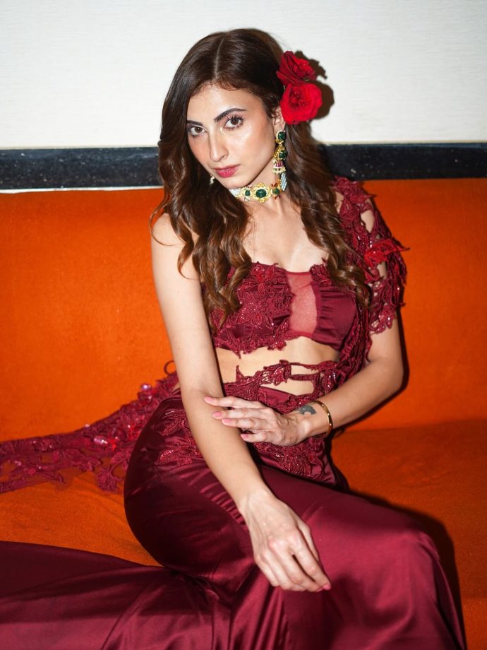 Farrhana Bhatt Embraces Bold Elegance with Confident Fashion Choices 981802