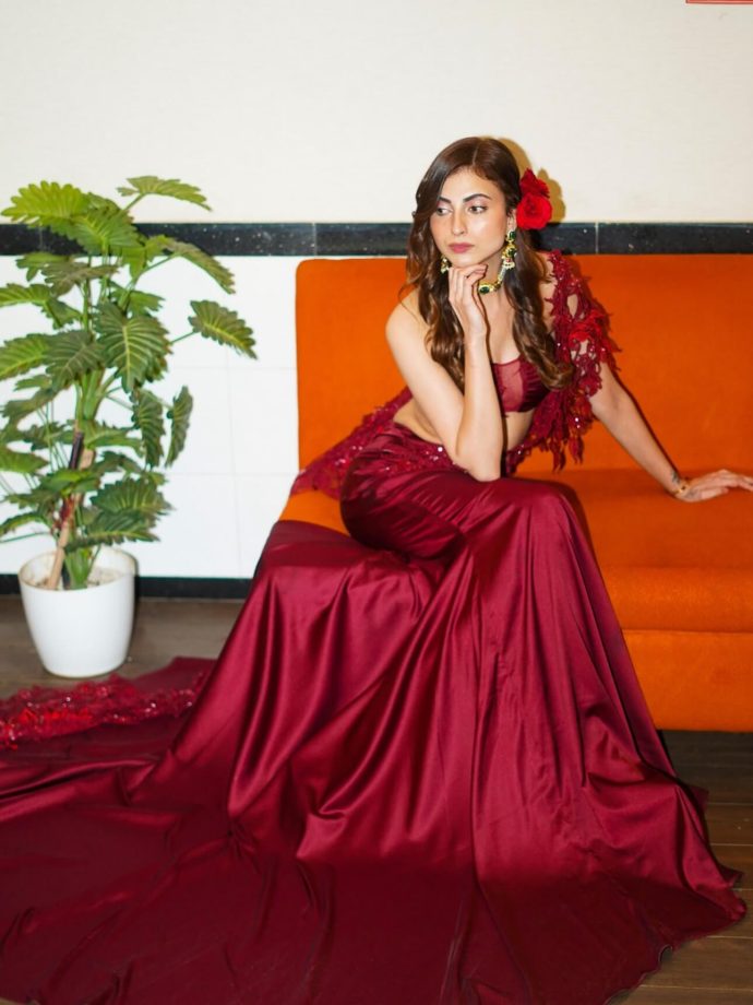 Farrhana Bhatt Embraces Bold Elegance with Confident Fashion Choices 981804