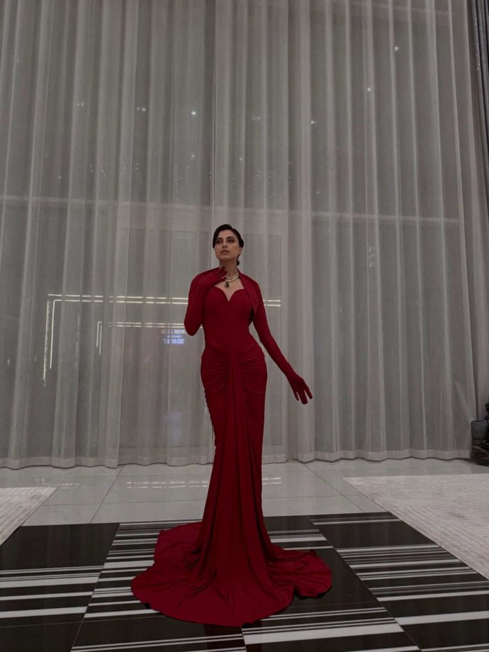 Farrhana Bhatt Turns Heads in a Striking Red Gown 983552