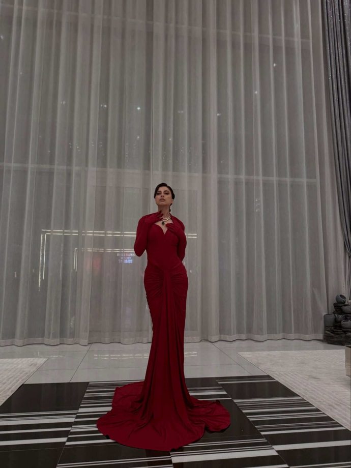 Farrhana Bhatt Turns Heads in a Striking Red Gown 983553