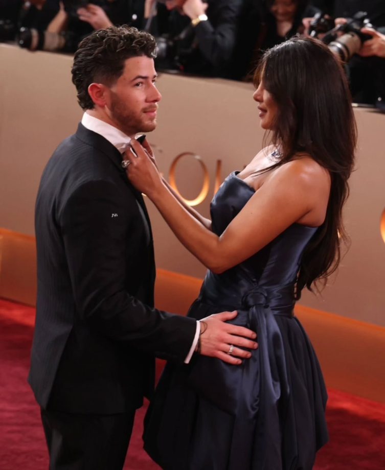 Golden Globes 2026: Priyanka Chopra Stuns In Black Gown, Her Chemistry With Husband Nick Jonas Steals The Spotlight 982954