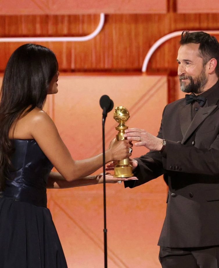 Golden Globes 2026: Priyanka Chopra Stuns In Black Gown, Her Chemistry With Husband Nick Jonas Steals The Spotlight 982957