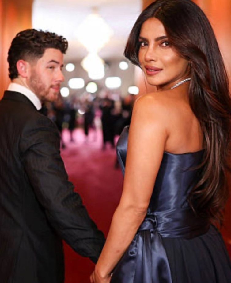 Golden Globes 2026: Priyanka Chopra Stuns In Black Gown, Her Chemistry With Husband Nick Jonas Steals The Spotlight 982951