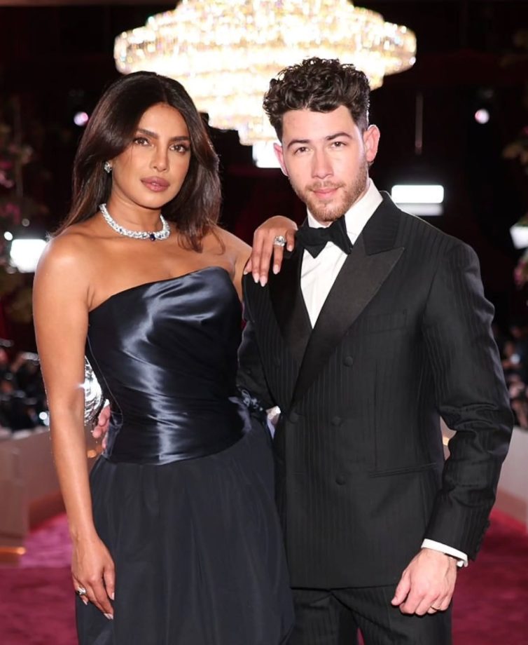 Golden Globes 2026: Priyanka Chopra Stuns In Black Gown, Her Chemistry With Husband Nick Jonas Steals The Spotlight 982952