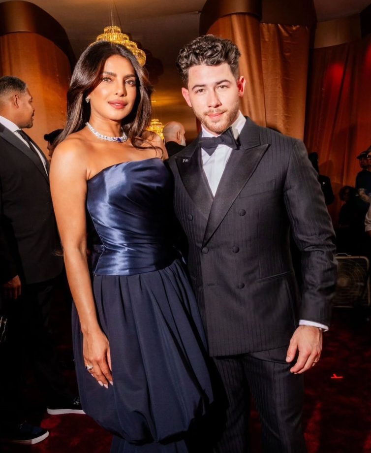 Golden Globes 2026: Priyanka Chopra Stuns In Black Gown, Her Chemistry With Husband Nick Jonas Steals The Spotlight 982953