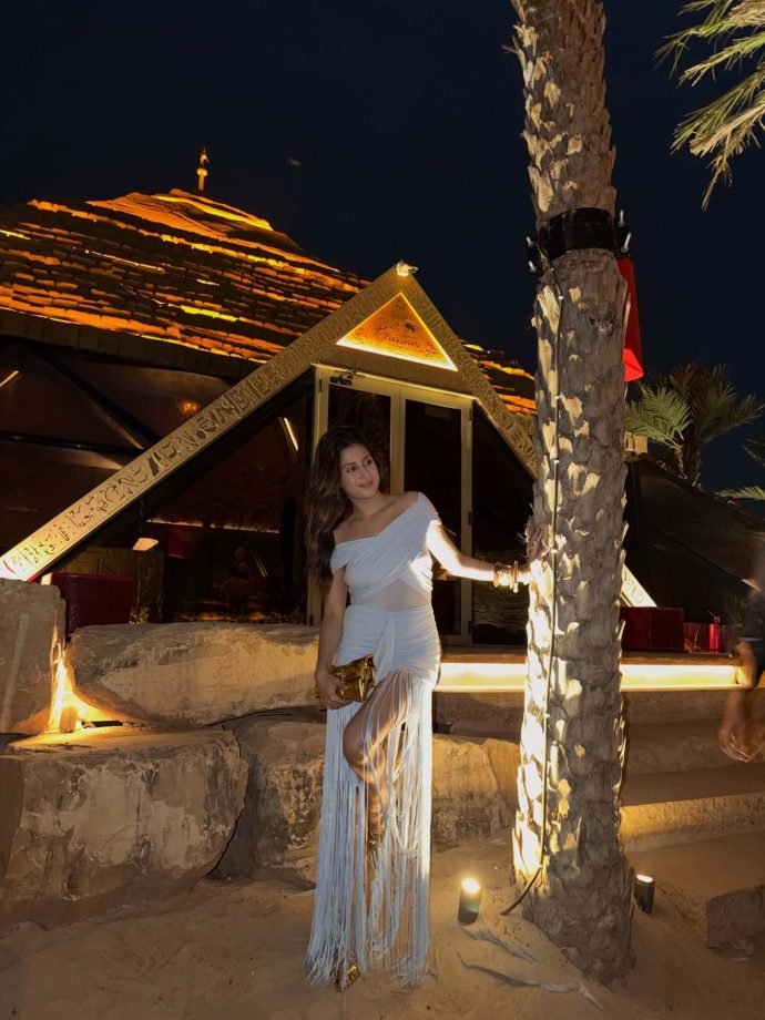 Isha Malviya Embraces Soft Glamour With a Dreamy Evening Look 983571