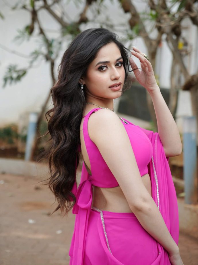 Jannat Zubair’s Soft and Elegant Saree Look 983729