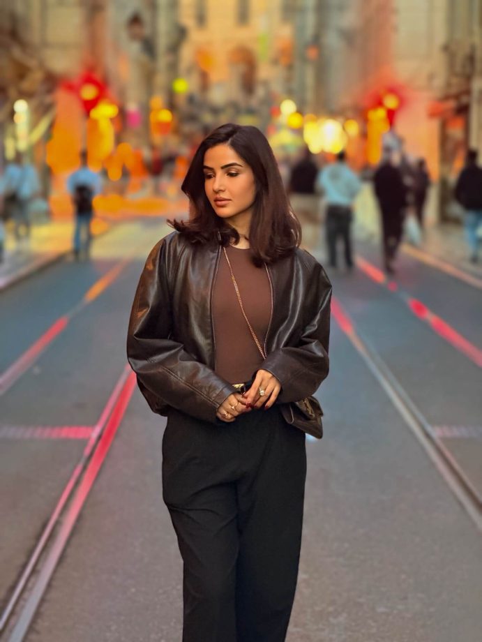 Jasmine Bhasin’s Effortless Street Style with a Modern Touch 983715