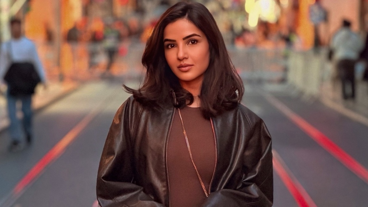 Jasmine Bhasin’s Effortless Street Style with a Modern Touch 983717