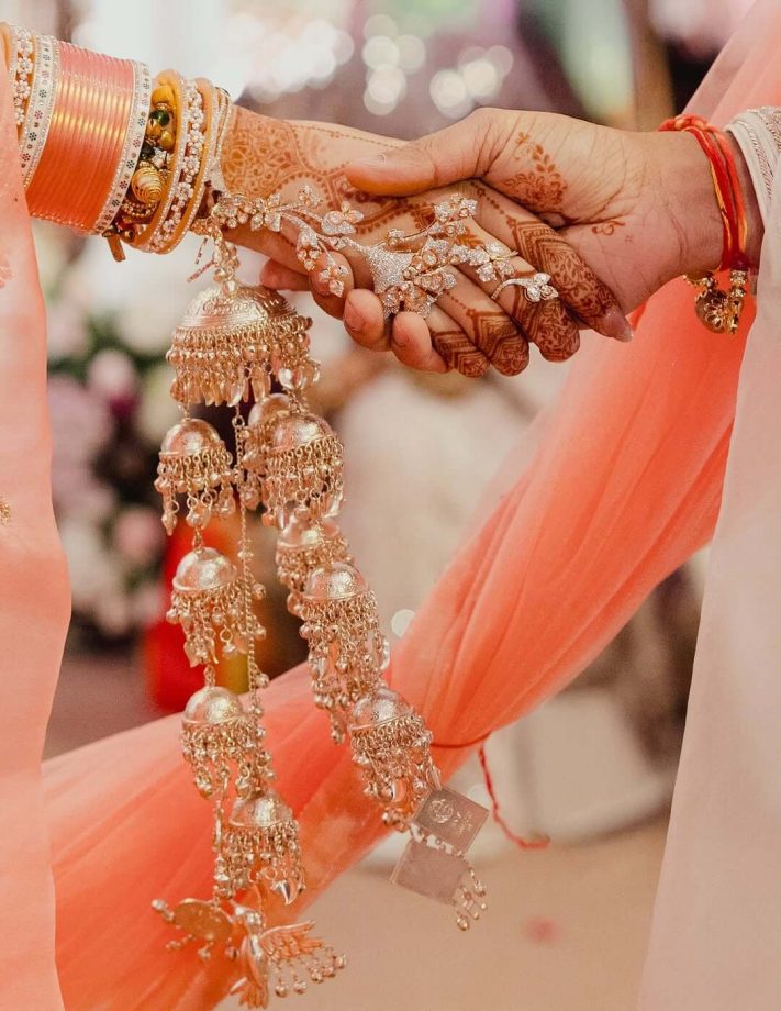 Kriti Sanon showers love on sister Nupur, Says ‘My little one is married’ 983397