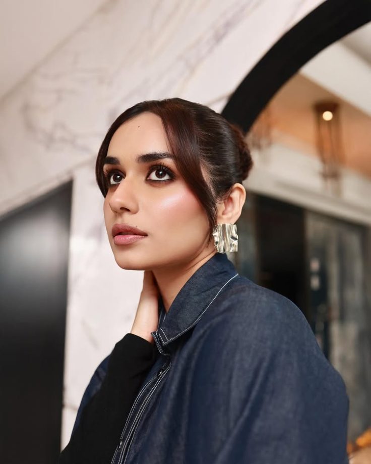 Krystle Dsouza Stuns in a Bold Yet Elegant Fashion Look 984659