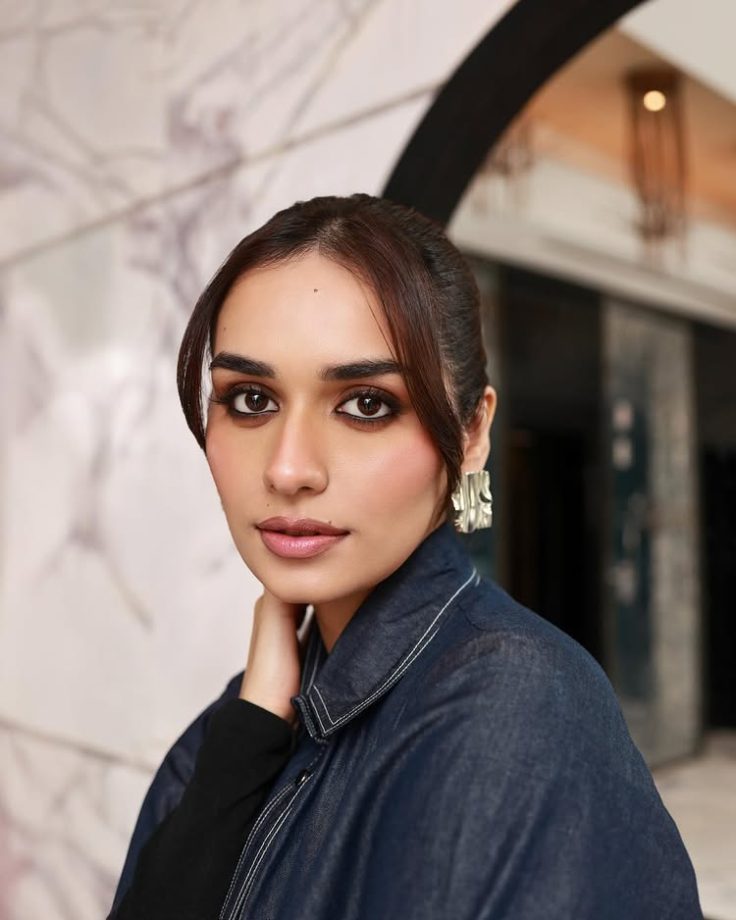 Krystle Dsouza Stuns in a Bold Yet Elegant Fashion Look 984664