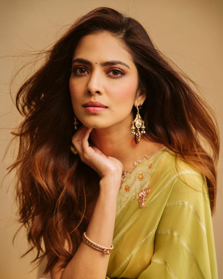 Malavika Mohanan Channels Her Desi Charm In Green Saree With Dori Blouse - See Pics 984157