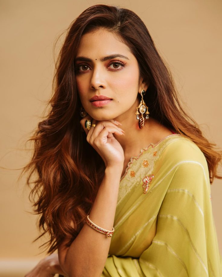 Malavika Mohanan Channels Her Desi Charm In Green Saree With Dori Blouse - See Pics 984148