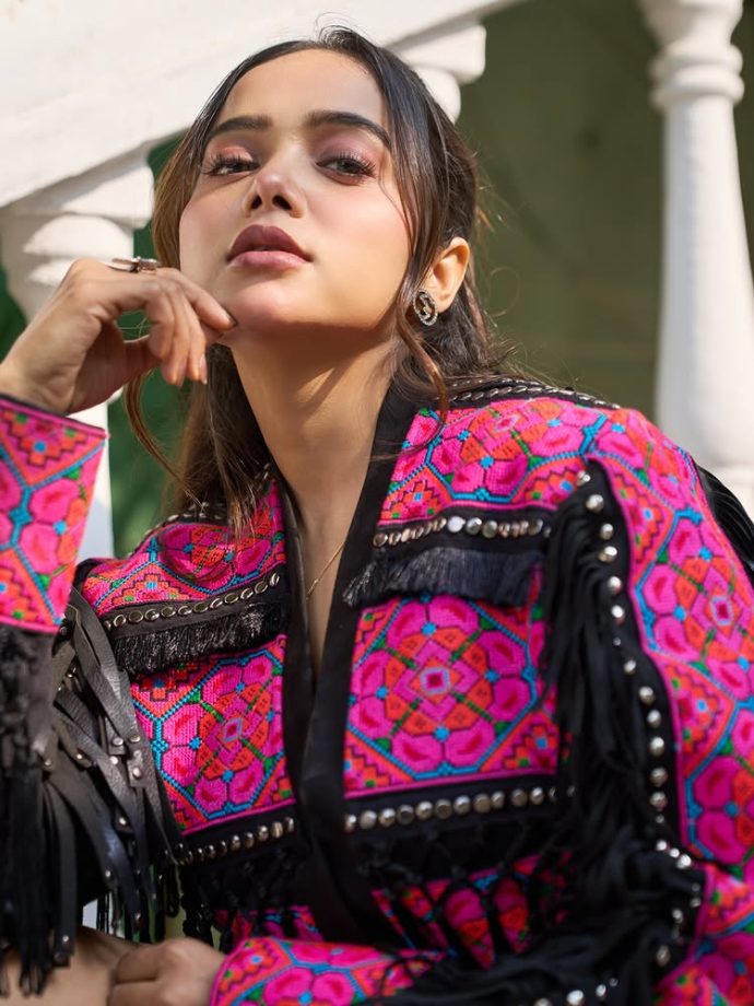 Manisha Rani Makes a Bold Style Statement With a Modern Ethnic Look 985206