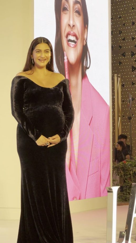 Mommy-to-be Sonam Kapoor Flaunts Her Baby Bump In A Royal Off-shoulder Gown - Take A Look 985355