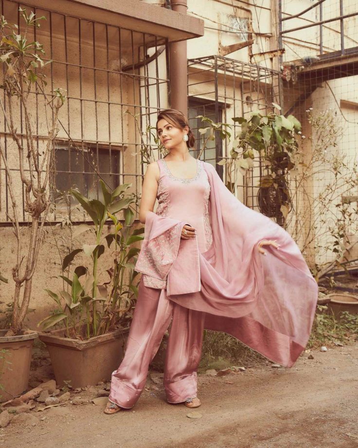 Rubina Dilaik Embraces Soft Pastels 982716