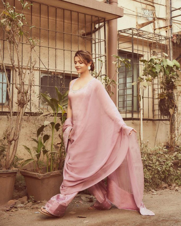 Rubina Dilaik Embraces Soft Pastels 982719