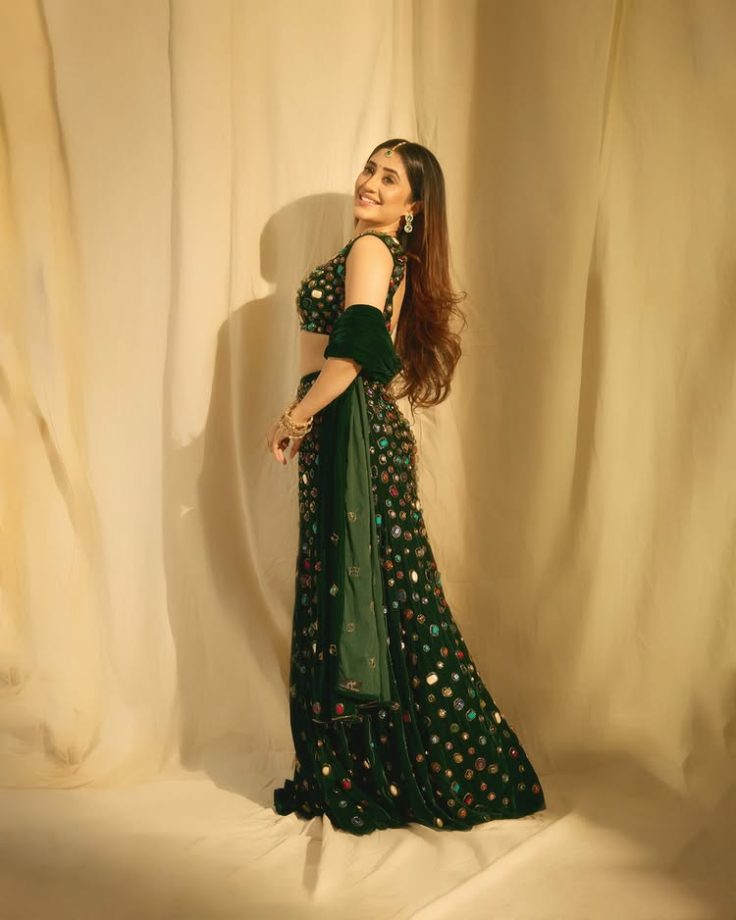 Shivangi Joshi Brings Old-World Charm With a Graceful Green Ethnic Look 985240