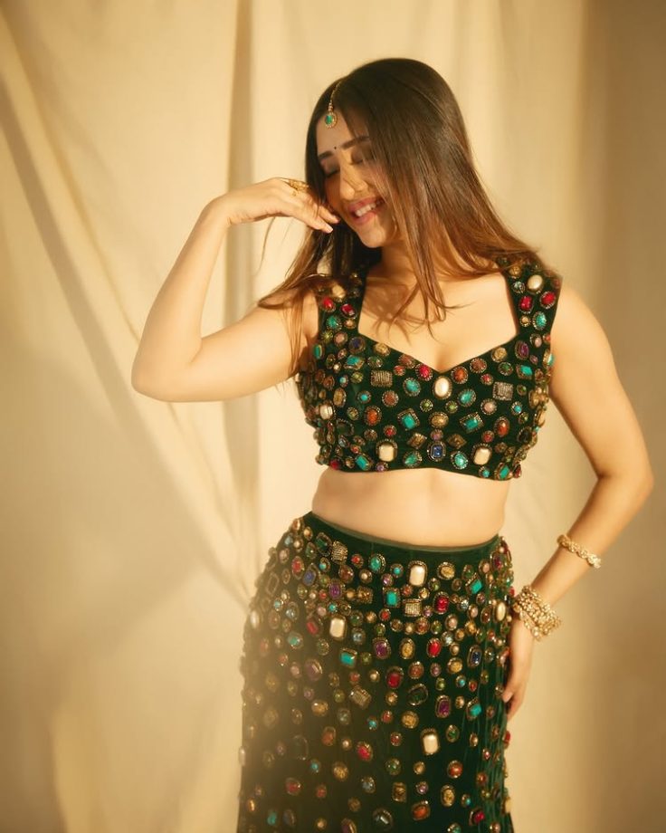 Shivangi Joshi Brings Old-World Charm With a Graceful Green Ethnic Look 985241