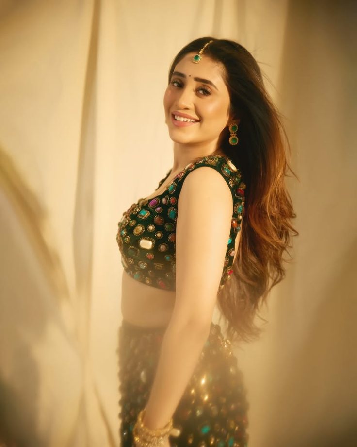 Shivangi Joshi Brings Old-World Charm With a Graceful Green Ethnic Look 985242