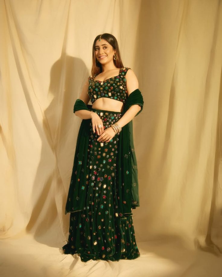 Shivangi Joshi Brings Old-World Charm With a Graceful Green Ethnic Look 985238