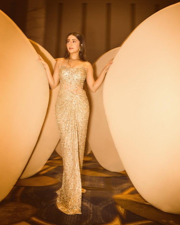 Shivangi Joshi Shines in Soft Gold Glamour with Effortless Grace 982709