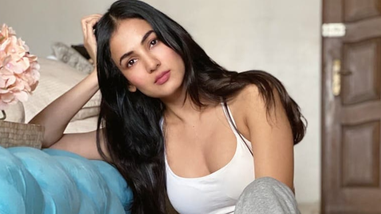 Sonal Chauhan slams paid PR culture, says ‘Why can’t we just be happy for each other?’ 983261