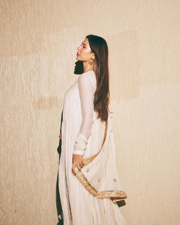 Sonam Bajwa Embraces Grace and Simplicity in an Elegant Ivory Ethnic Look 985212