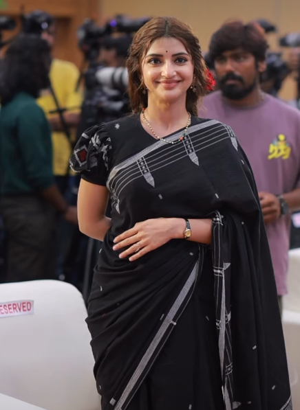 Sreeleela Brings Back Old-school Charm With Vintage Blouse During Parasakthi Promotions 982611