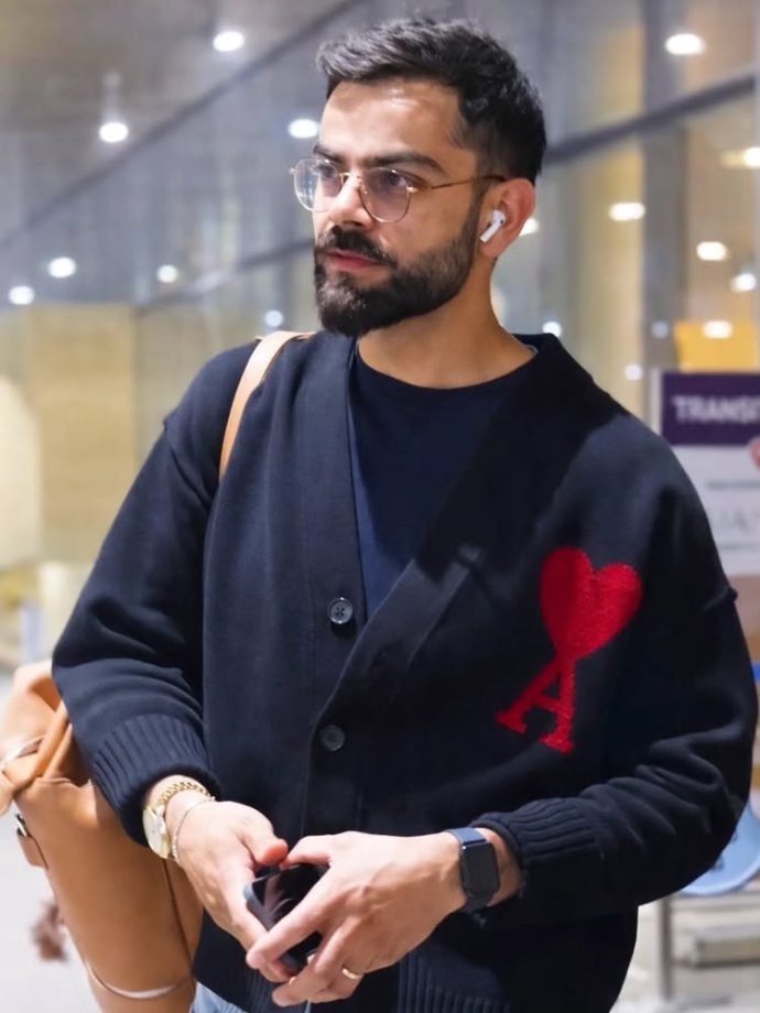 Virat Kohli’s Solo Airport Appearance Sparks Buzz, ‘A’ on His Sweater Melts Hearts 982373