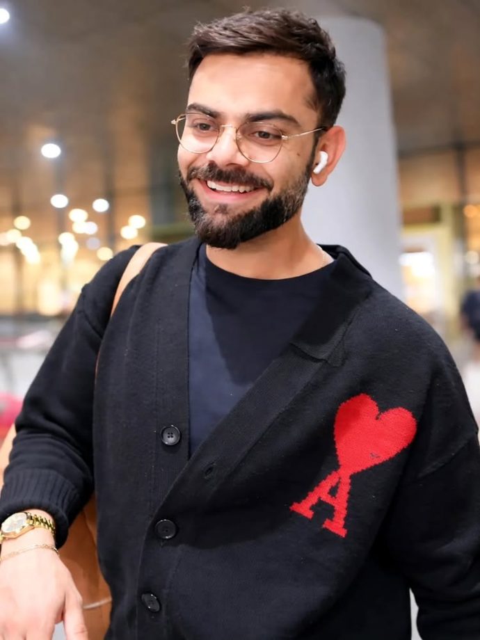 Virat Kohli’s Solo Airport Appearance Sparks Buzz, ‘A’ on His Sweater Melts Hearts 982375