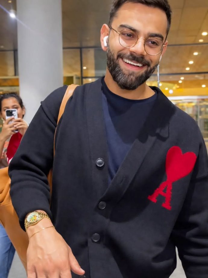 Virat Kohli’s Solo Airport Appearance Sparks Buzz, ‘A’ on His Sweater Melts Hearts 982376
